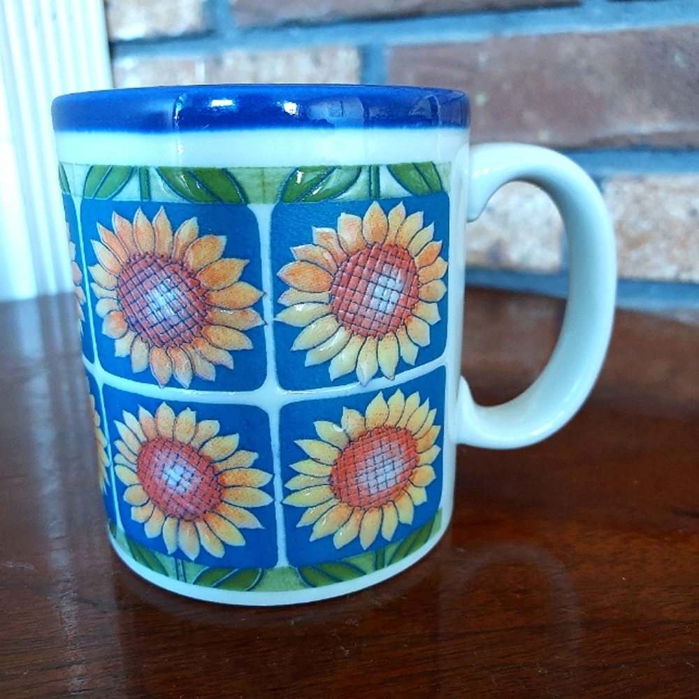 Otagiri Japan Ceramic Sunflower Mug Blue Interior 10 Ounces